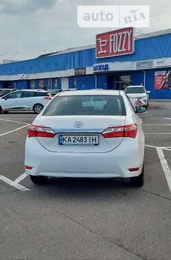 Седан Toyota Corolla 2015 в Киеве