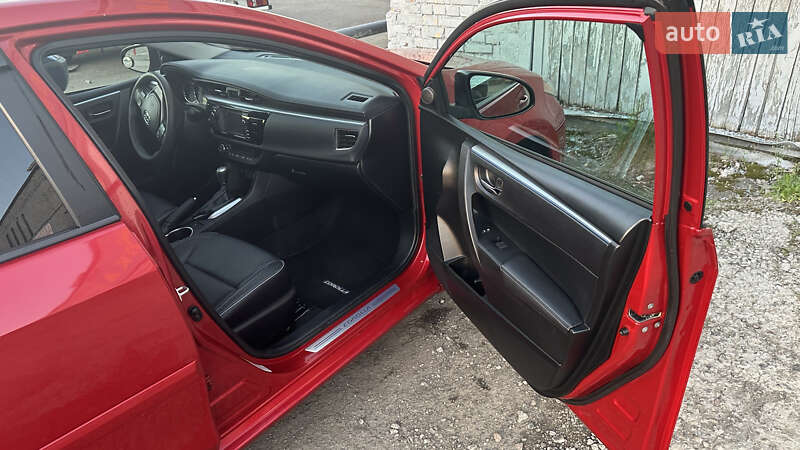 Седан Toyota Corolla 2014 в Києві