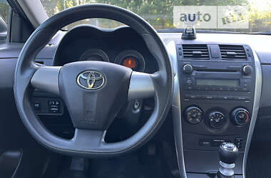Седан Toyota Corolla 2011 в Желтых Водах