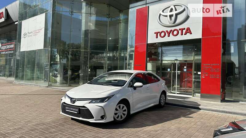 Седан Toyota Corolla 2019 в Киеве