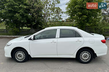 Седан Toyota Corolla 2012 в Хороле