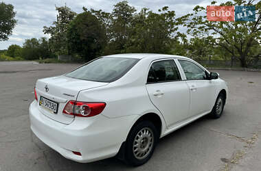 Седан Toyota Corolla 2012 в Хороле