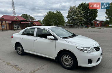 Седан Toyota Corolla 2012 в Хороле