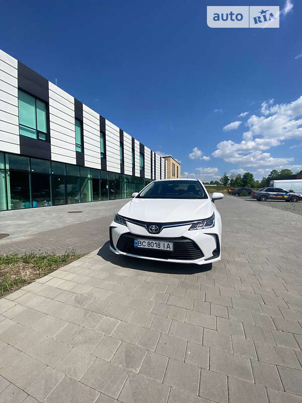 Седан Toyota Corolla 2019 в Хмельницком