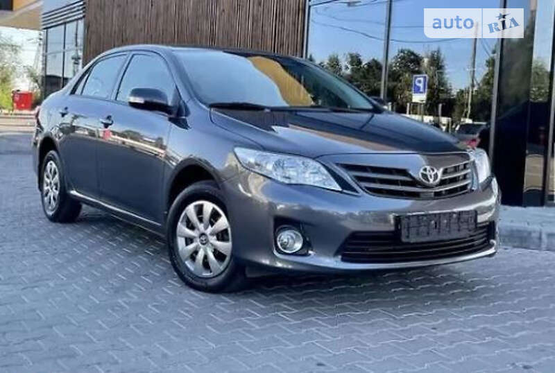 Седан Toyota Corolla 2012 в Днепре