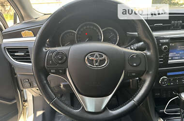 Седан Toyota Corolla 2013 в Днепре