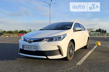 Седан Toyota Corolla 2017 в Киеве