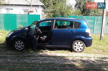 Хэтчбек Toyota Corolla 2005 в 