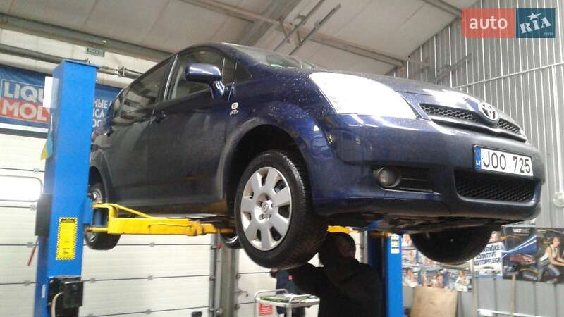 Хэтчбек Toyota Corolla 2005 в Прилуках