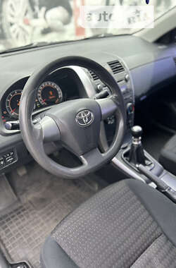 Седан Toyota Corolla 2010 в Києві