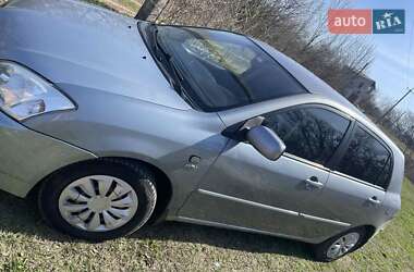 Хэтчбек Toyota Corolla 2003 в 