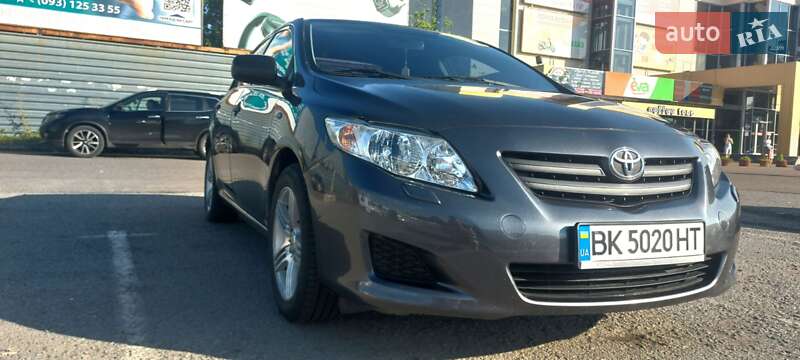 Седан Toyota Corolla 2007 в Рівному