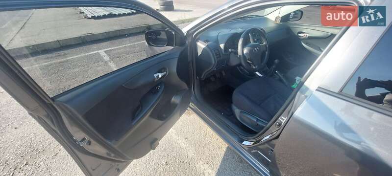 Седан Toyota Corolla 2007 в Рівному