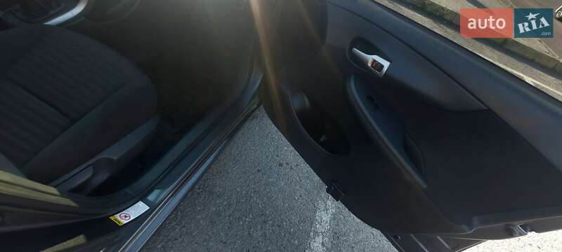 Седан Toyota Corolla 2007 в Рівному