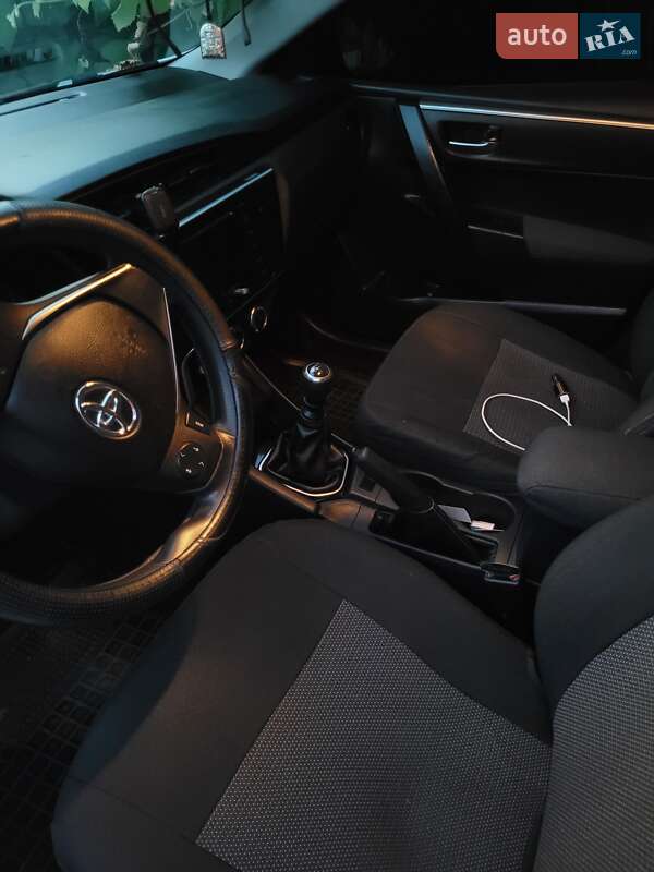 Седан Toyota Corolla 2017 в Коломые