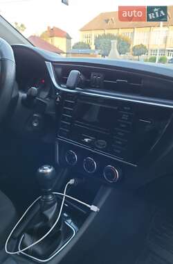 Седан Toyota Corolla 2017 в Коломые