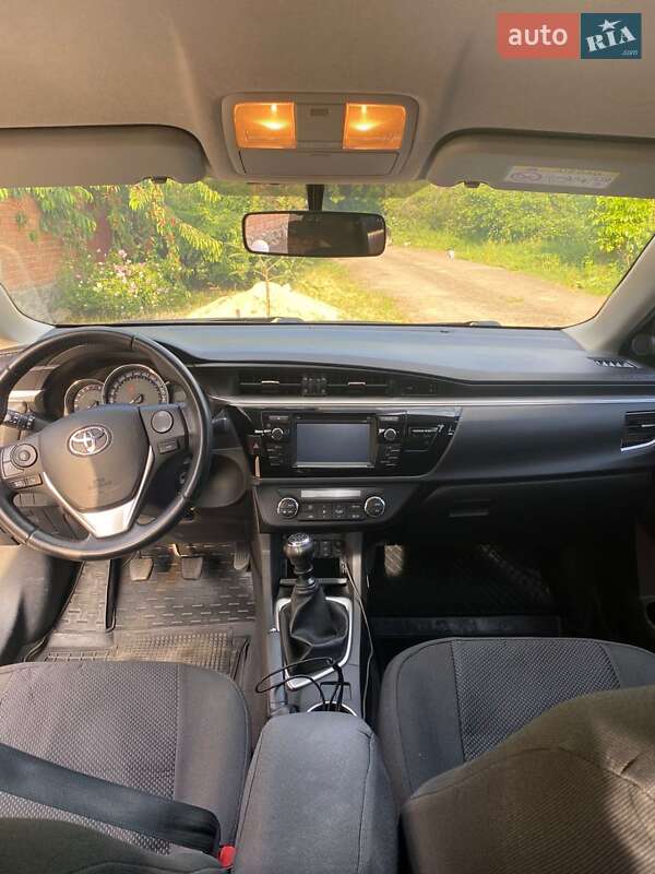 Седан Toyota Corolla 2014 в Полтаві