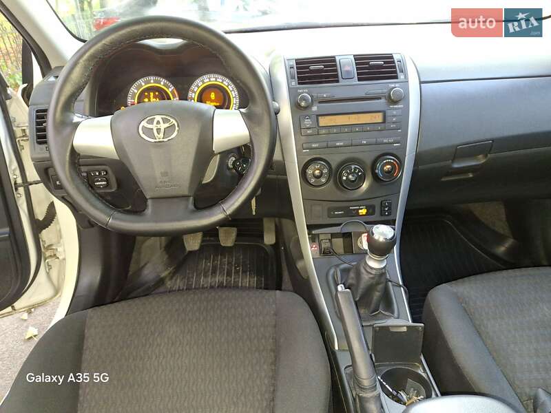 Седан Toyota Corolla 2010 в Нежине
