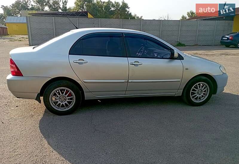 Седан Toyota Corolla 2004 в Харкові
