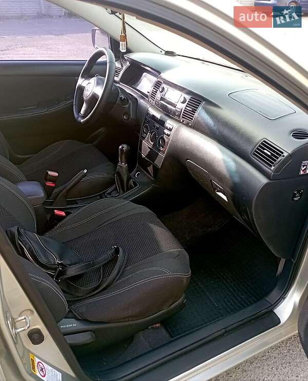 Седан Toyota Corolla 2004 в Харкові