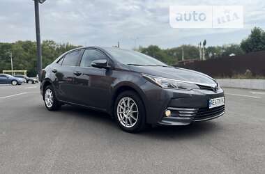 Седан Toyota Corolla 2017 в Дніпрі