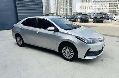 Седан Toyota Corolla 2016 в Киеве