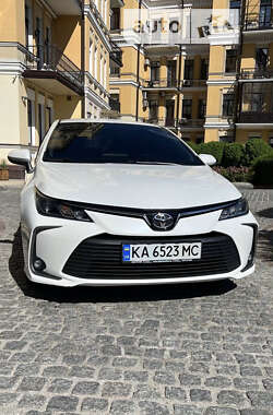 Седан Toyota Corolla 2019 в Киеве