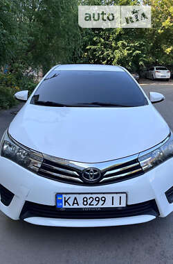 Седан Toyota Corolla 2015 в Киеве