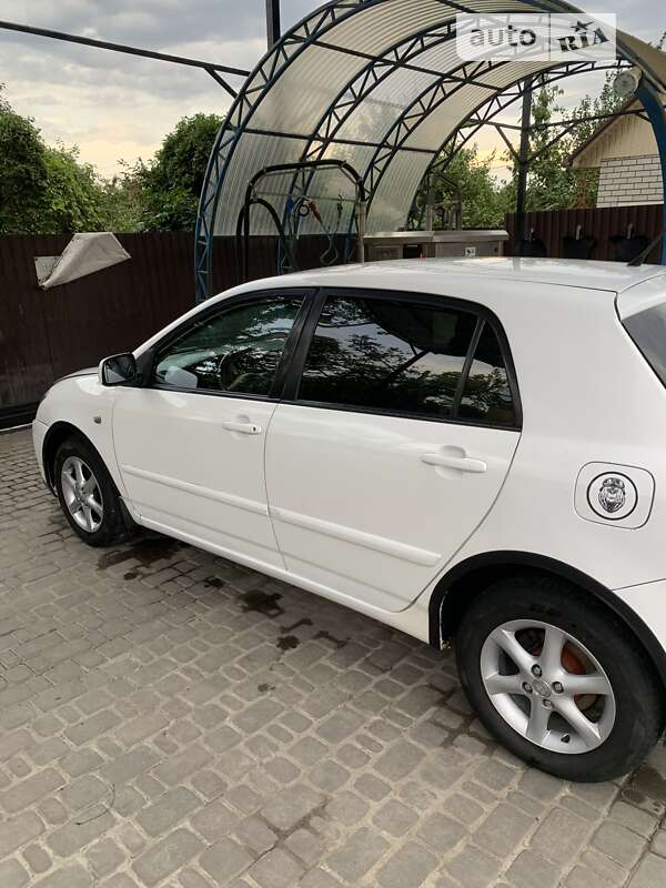 Хэтчбек Toyota Corolla 2006 в Первомайске