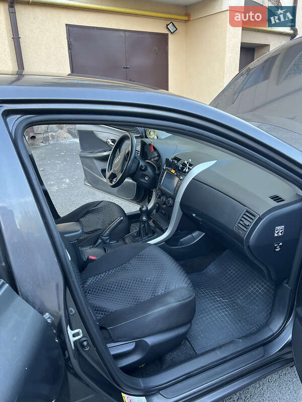 Седан Toyota Corolla 2007 в Львове