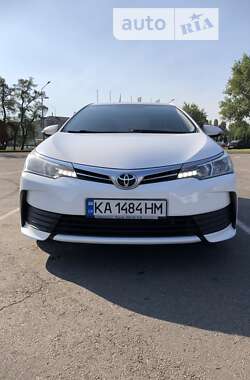 Седан Toyota Corolla 2018 в Киеве