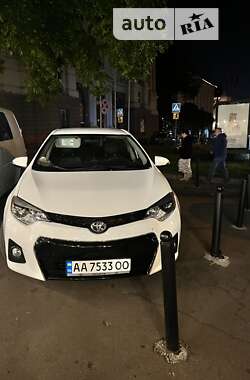 Седан Toyota Corolla 2015 в Бродах