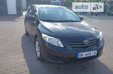 Седан Toyota Corolla 2009 в Сарнах