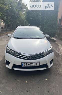 Седан Toyota Corolla 2015 в Чернівцях