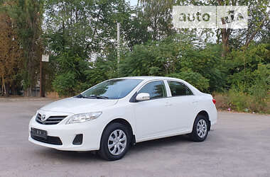 Седан Toyota Corolla 2012 в Жовтих Водах