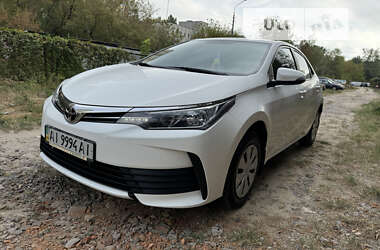 Седан Toyota Corolla 2017 в Киеве