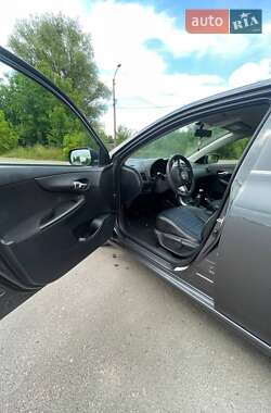 Седан Toyota Corolla 2010 в 
