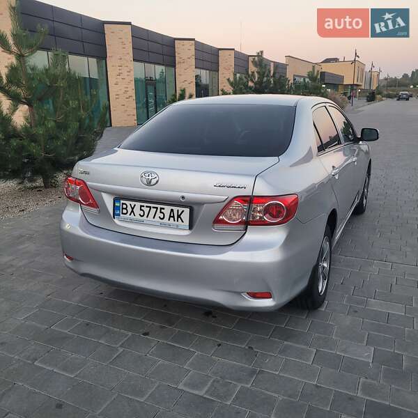 Седан Toyota Corolla 2012 в Хмельницком