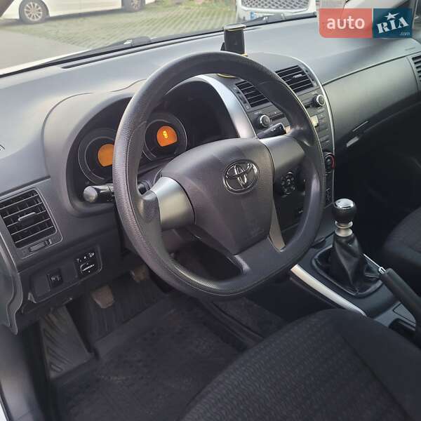Седан Toyota Corolla 2012 в Хмельницком