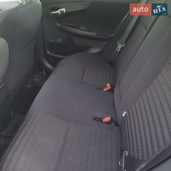 Седан Toyota Corolla 2012 в Хмельницком