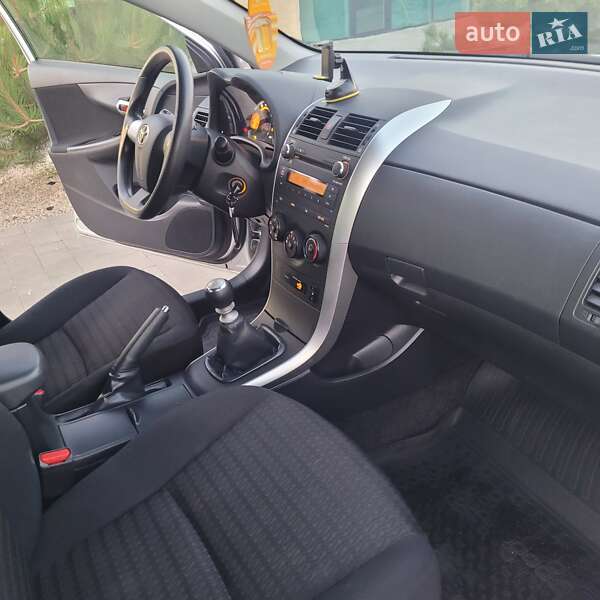 Седан Toyota Corolla 2012 в Хмельницком