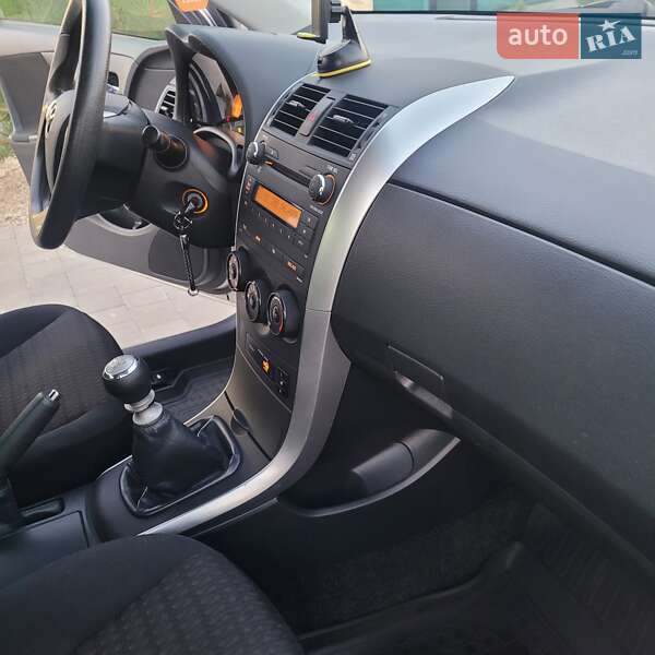 Седан Toyota Corolla 2012 в Хмельницком