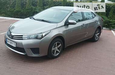 Седан Toyota Corolla 2014 в Киеве