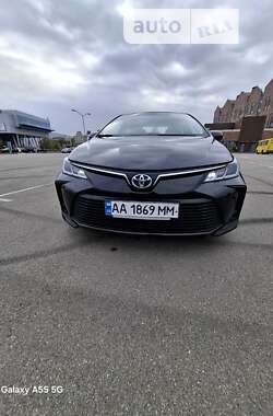 Седан Toyota Corolla 2019 в Киеве