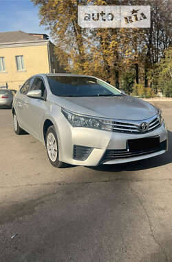 Седан Toyota Corolla 2013 в Днепре