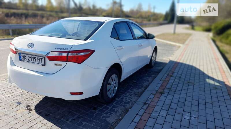 Седан Toyota Corolla 2016 в Рівному