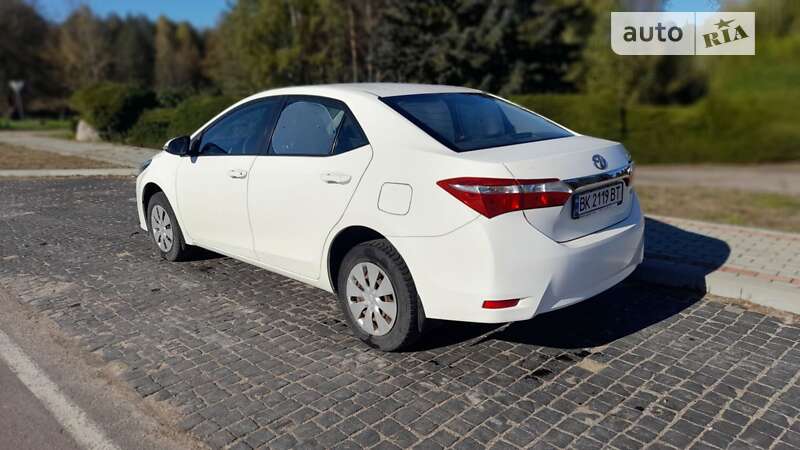 Седан Toyota Corolla 2016 в Рівному