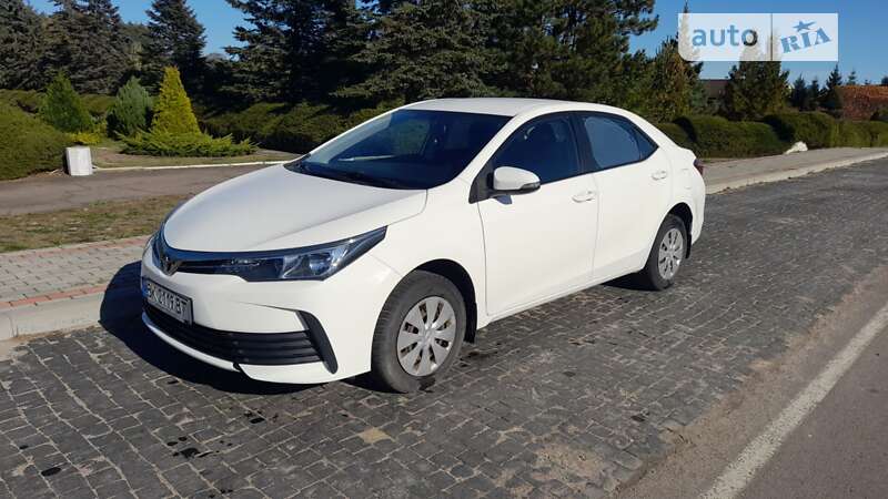 Седан Toyota Corolla 2016 в Рівному