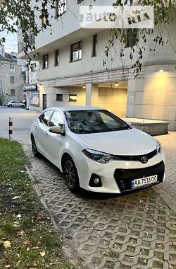 Седан Toyota Corolla 2015 в Бродах