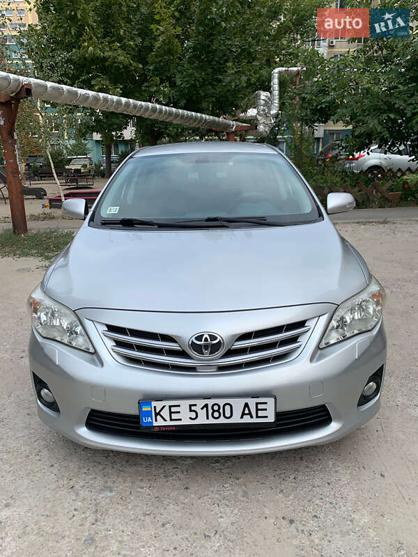 Седан Toyota Corolla 2011 в Днепре